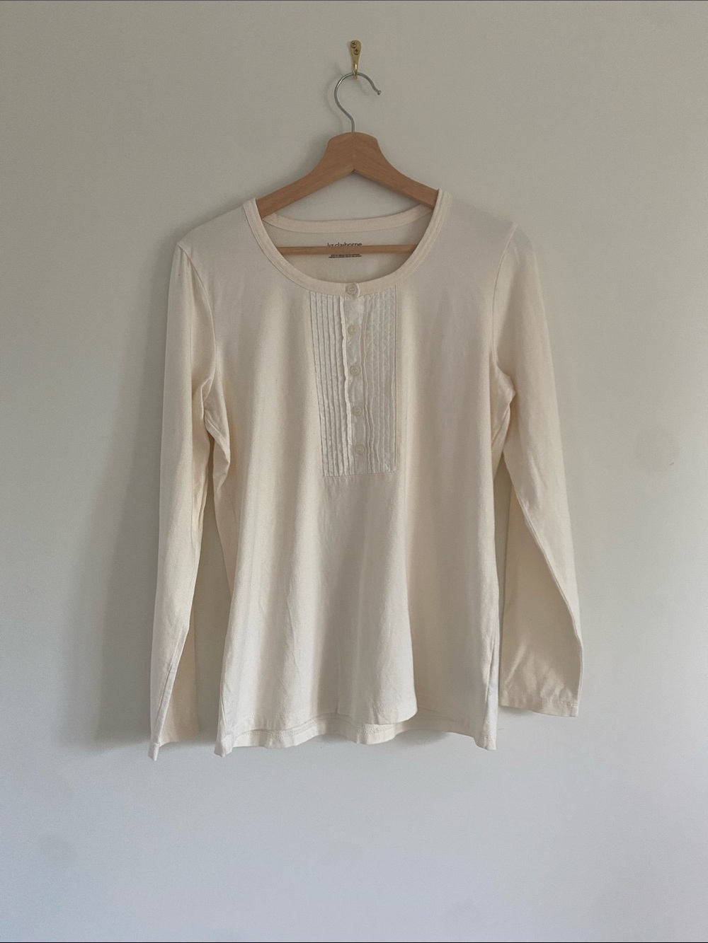 Liz Claiborne Cream Pintuck Henley Long Sleeve Top | M - Picture 2 of 8